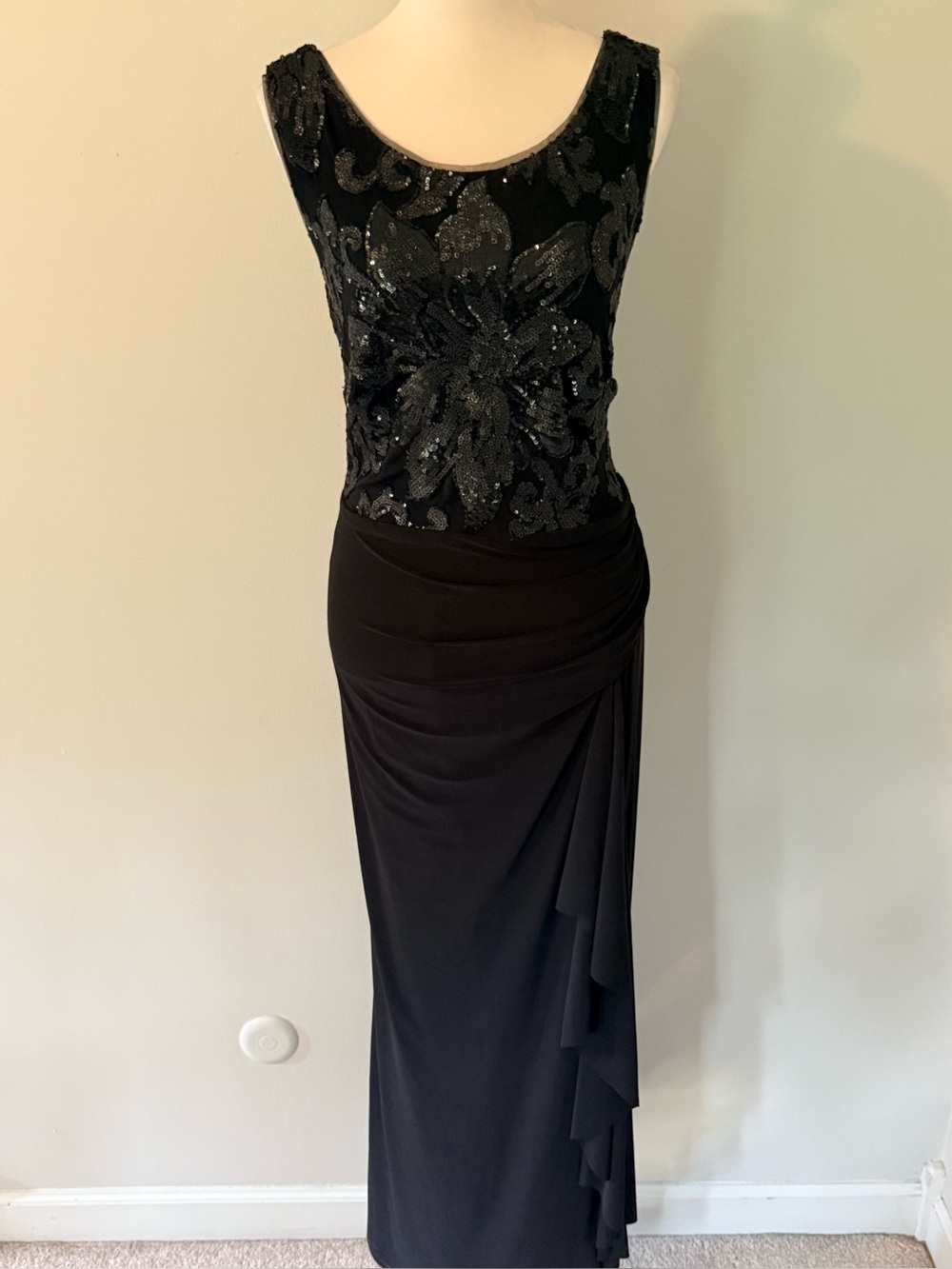 Betsy & Adam 16W Black Sequin Floral Ruched Ruffle Maxi Evening Gown